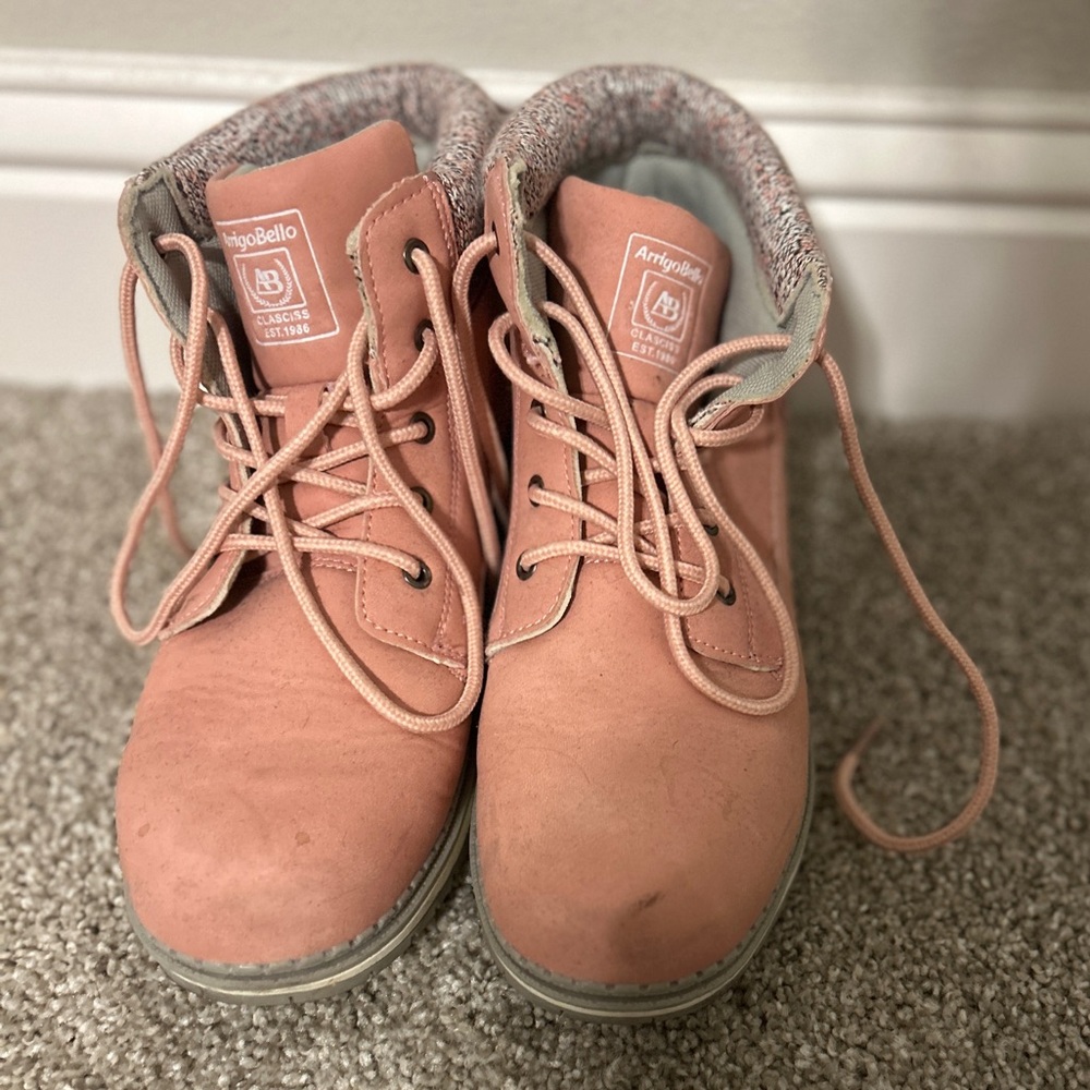 AmigoBello Pink Lace-Up Boots